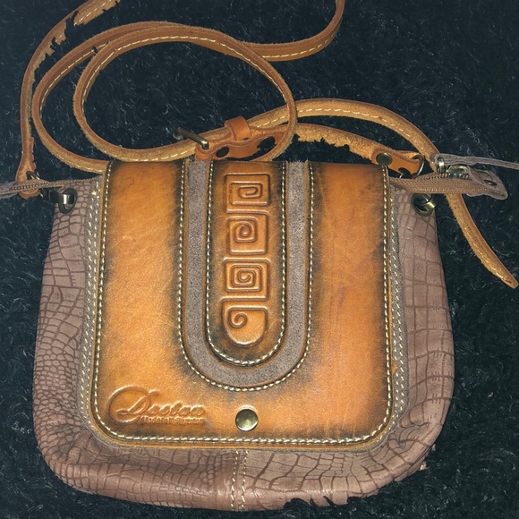 DASTAN MADE IN KYRGYZSTAN LEATHER CROSSBODY W/ DETACHABLE STRAP - Picture 1 of 9